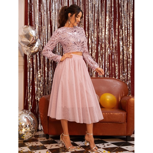 2 Piece Party Outfit - Top and Skirt Pink Sequin - Picture 2 of 9